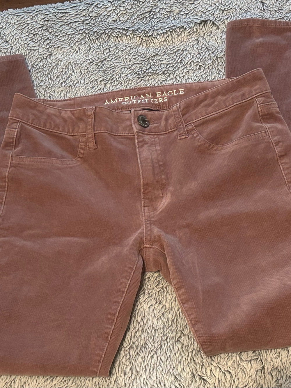 American Eagle Women's Corduroy jeans size 4 short dark rose color excellent con